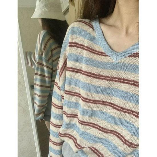 

Striped V-Neck Long-Sleeve Knit Sweater for Women – Relaxed Fit, Age-Reducing Design for Spring and Autumn L