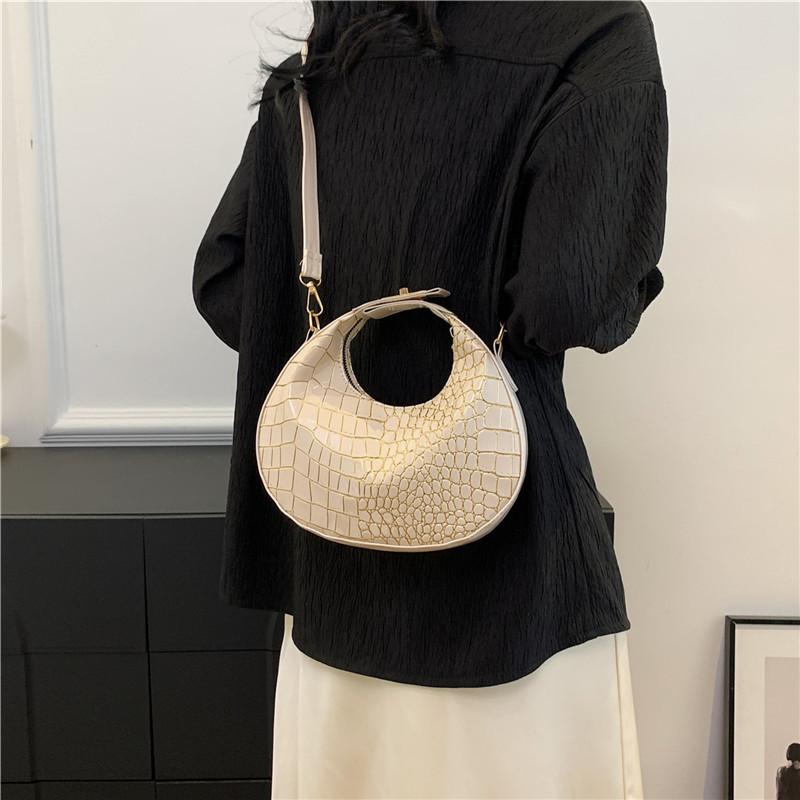 Trendy Retro Women's Crescent Shoulder Bag For Spring 2024 Fashionable Pu Leather