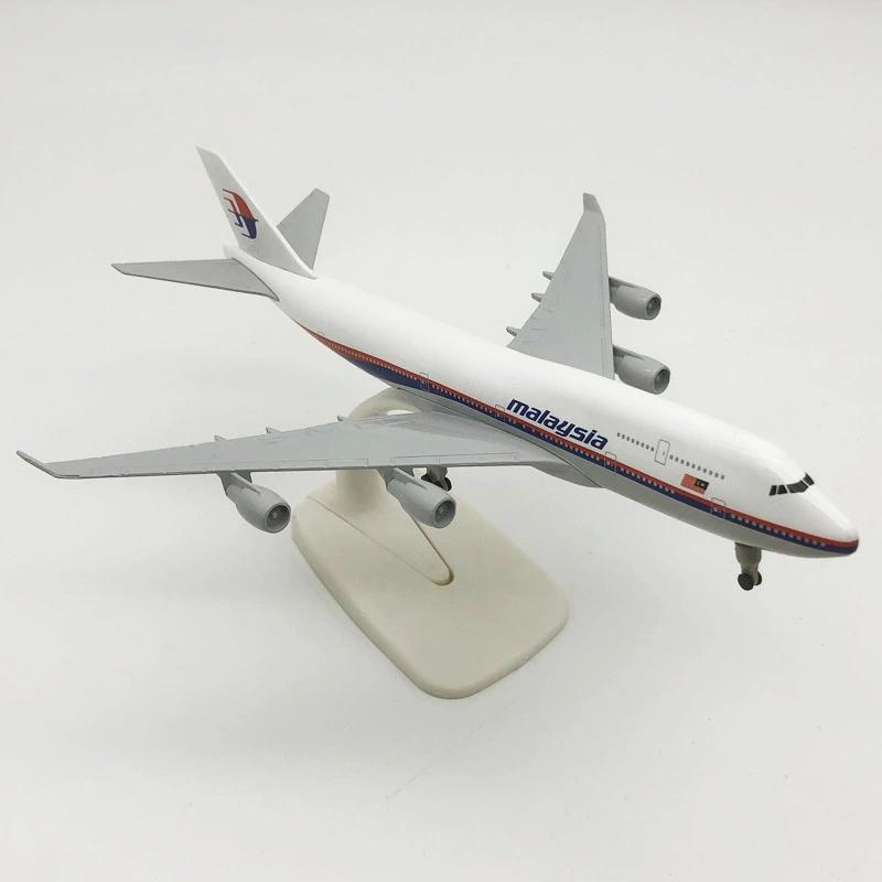747 Malaysia 20cm Diecast Metal Airplane Toy Model Airlines Model Plane Alloy Display Collectible Model Kit for Aviation