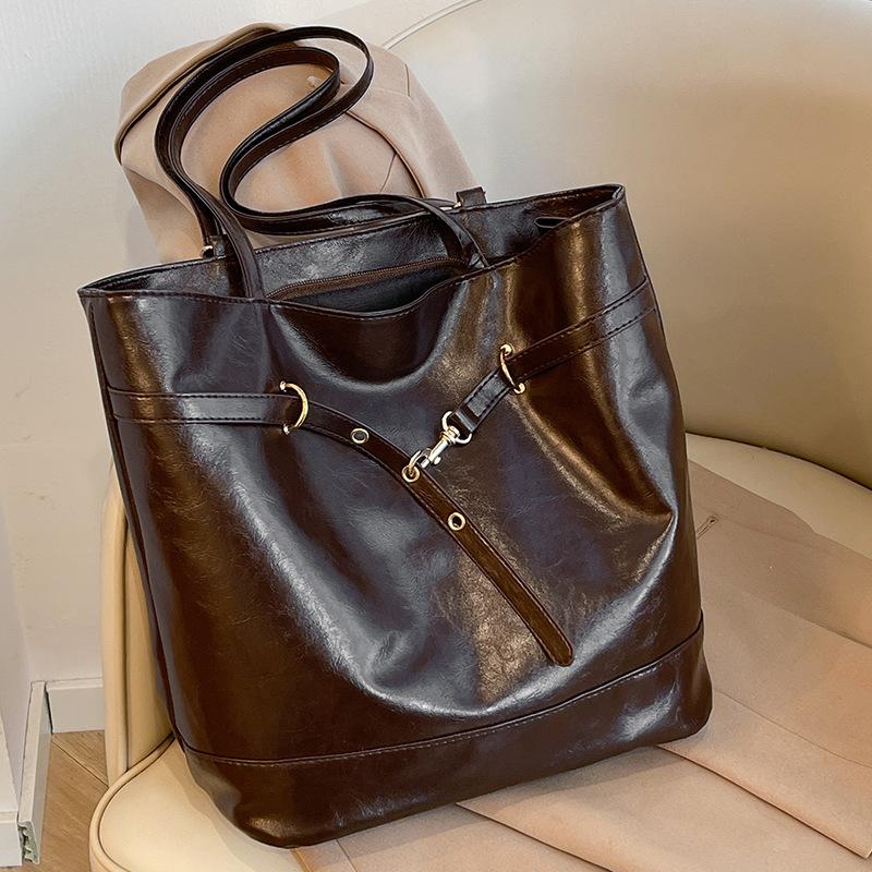 Multifunctional Commuter Women'S Bag Large Capacity Travel Backpack Premium Texture Versatile Retro Portable Shoulder Bag