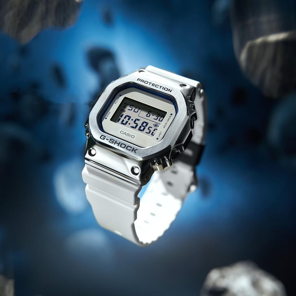 Casio G-SHOCK Men's Stainless Steel 200M Water Resistant Shock Resistant Alarm Quartz Watch GM-5600LC-7