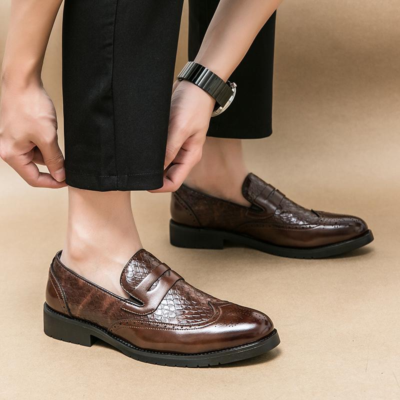 Fashion Gentlemans Stylish Genuine Leather Men Casual Shoes Classic Handmade Leather Shoes Comfortable Business Thick Soled Shoes Spring