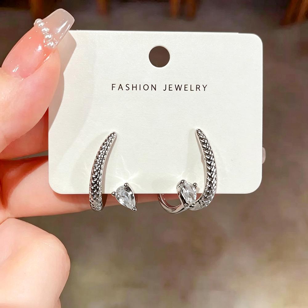 Elegant Snake Shape Zirconia Water Drop Stud Earrings - Luxurious & Versatile Design
