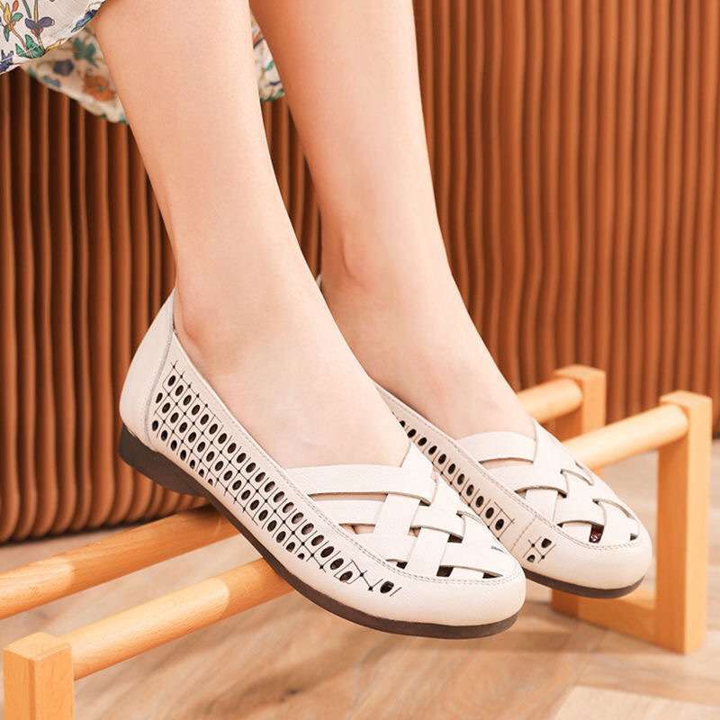 Soft leather mother shoes summer women sandals comfortable non-slip single shoes flat bottom in the elderly hole shoes children