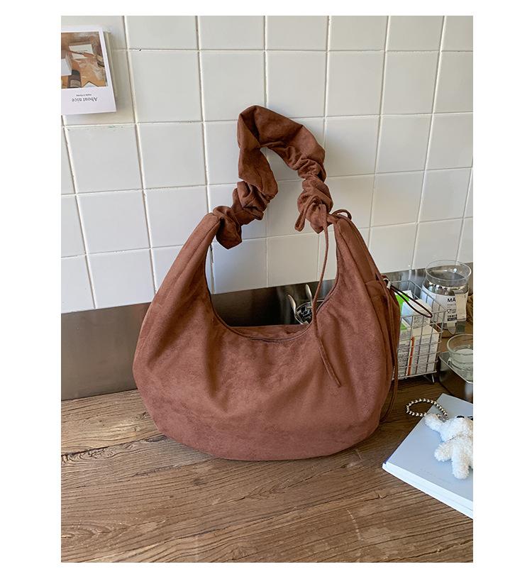 Retro large-capacity pleated shoulder bag women's 2025 new fashion casual dumpling bag Korean version niche messenger bag
