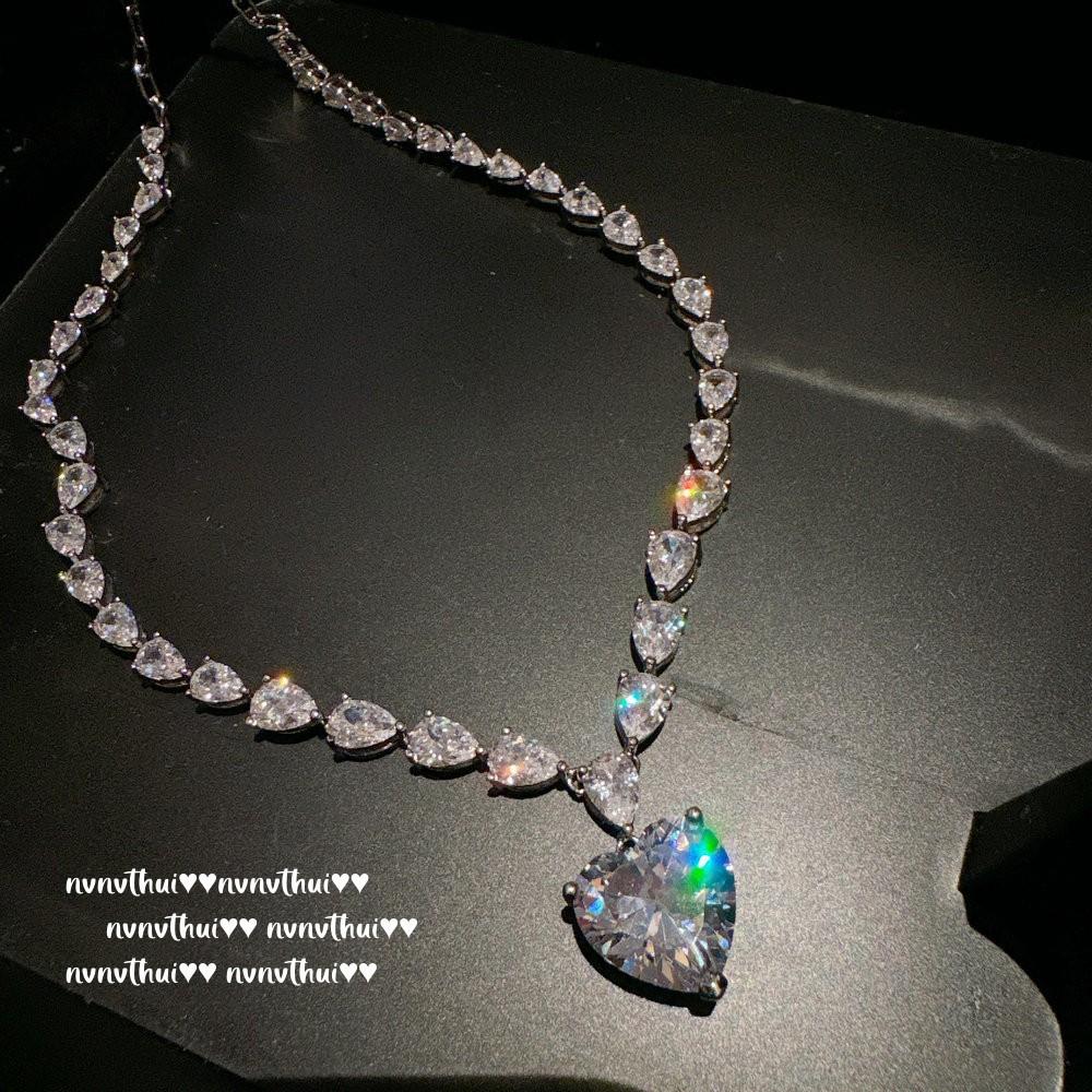 Beauty Is On The Tip Of The Heart, Love Big Gem Necklace, Sparkling, 18K Gold-Plated, Zircon Brilliant Arrangement Neck Chain.