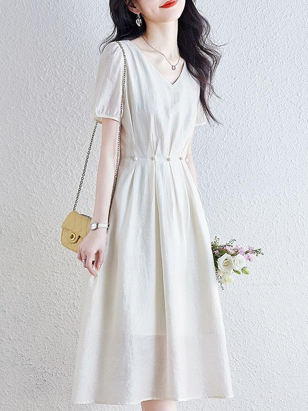 Elegant French-Style Summer Dress: Cinched Waist, Age-Defying Design