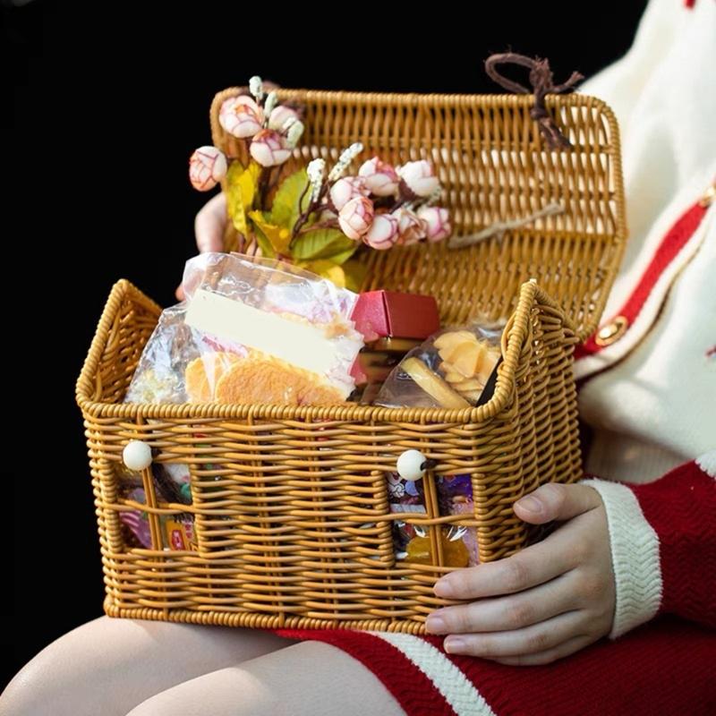 Natural PP Materials User Friendly Woven Hand Basket Highly Durable for Homes Organization Picnics Essential and Gift Packaging