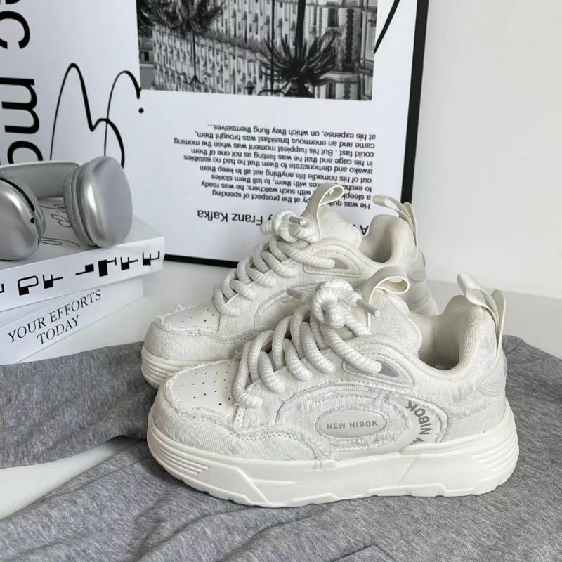 

Little white shoes thick sole heightening bread shoes new trend casual versatile sports shoes men s trendy shoes 44