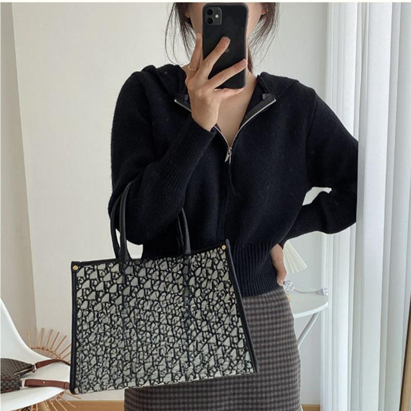 

Однотонный вязаный кардиган на молнии для женщин, весна-осень, модный короткий свитер с капюшоном, куртка, удобная, универсальная и модная One Size чёрный