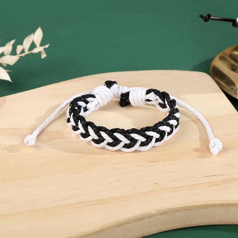 

Handwoven Two-Tone Rope Bracelet for Women - Simple and Vacation Style, No Plating or Mosaic, Versatile Bracelet for Daily Wear and Holiday Outings чёрный
