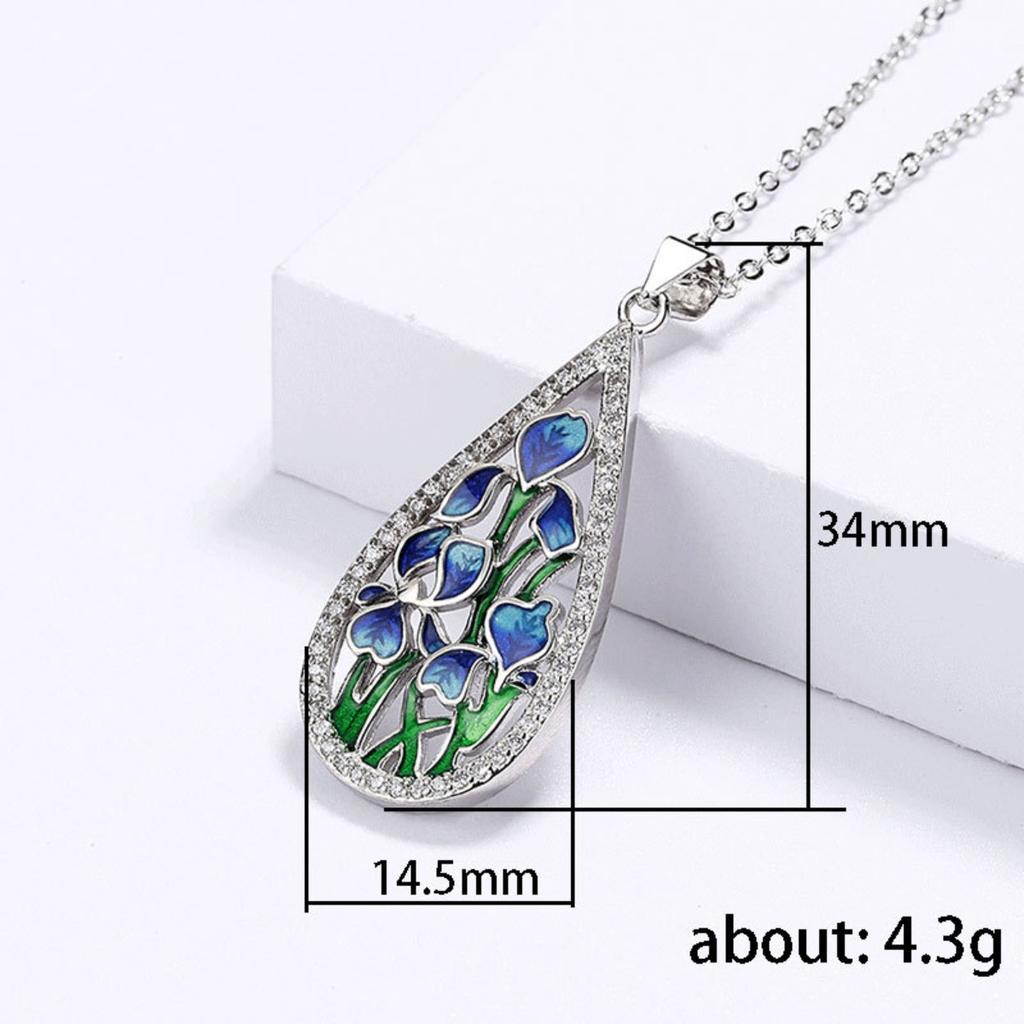 Ladies' Exquisite Floral Pendant Necklace, Embellished with Synthetic Zircon, Suitable for Daily Wear and Holiday Gift Giving