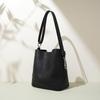 New large-capacity fashionable and simple bucket bag, lychee pattern leather shoulder bag, niche premium messenger bag for women