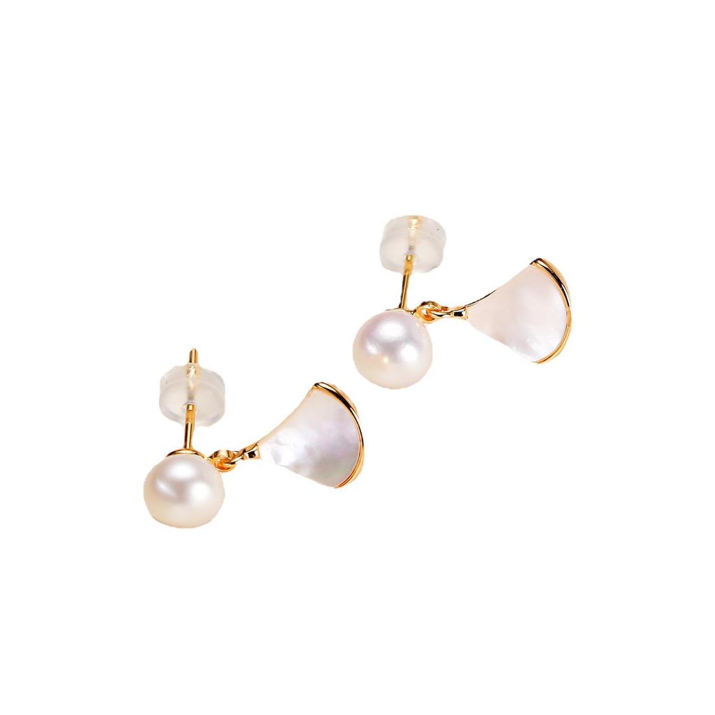Zhuji freshwater pearl silver needle earrings, a delicate and fresh style, perfect for young girls, with a mother-of-pearl skirt design, adding an