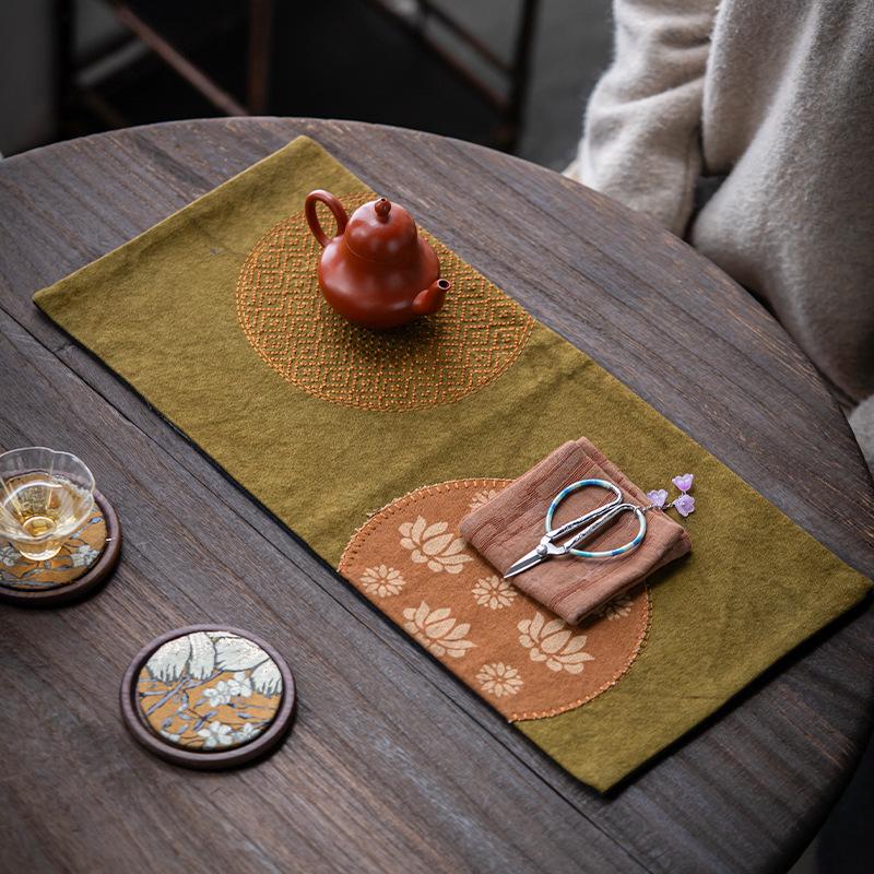 

Retro Chinese Tie-Dye Tea Set Table Runner & Insulation Mat - Perfect for Tea Ceremony Accessories.