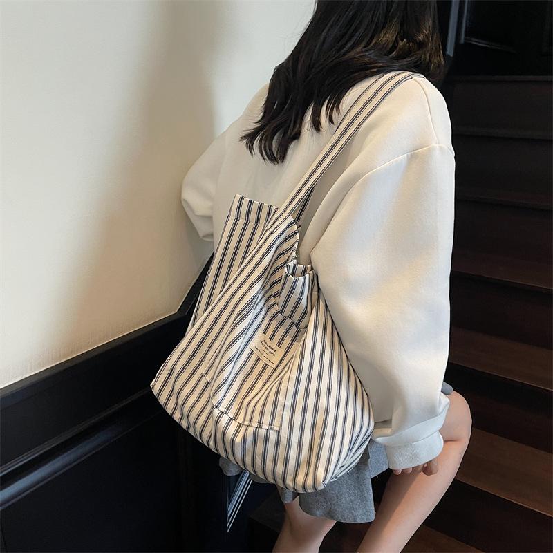 Gestreifte Canvas-Tasche mit großer Kapazität Sommer neu vielseitig Pendler Schulter Tragetasche tragbare Einkaufstasche