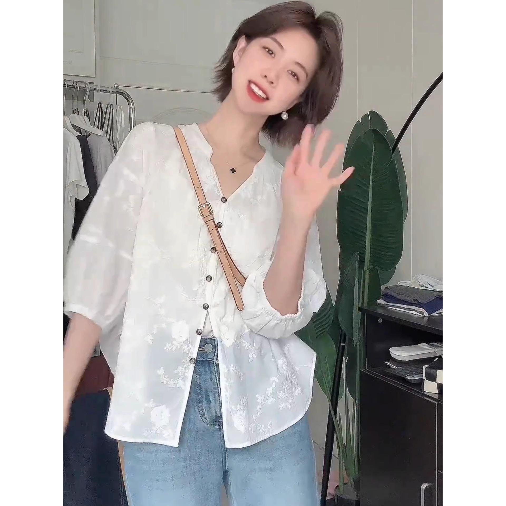 

Elegant Embroidered Summer 2025 Women s Seven-Sleeve Top XL (124-133 jin)