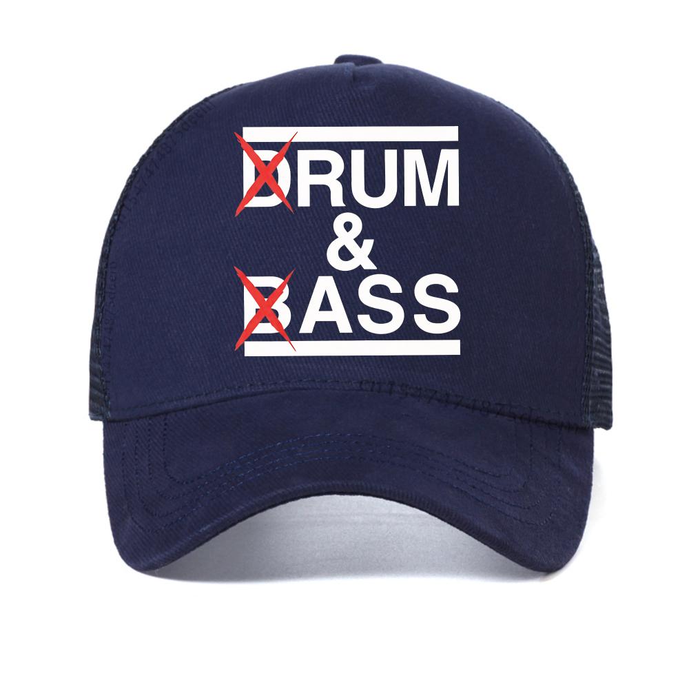 

Retro Drum And Bass letter print baseball cap fashionable creative men s women s mesh snapback hat Breathable casual trucker hat Adjustable темно-синього кольору