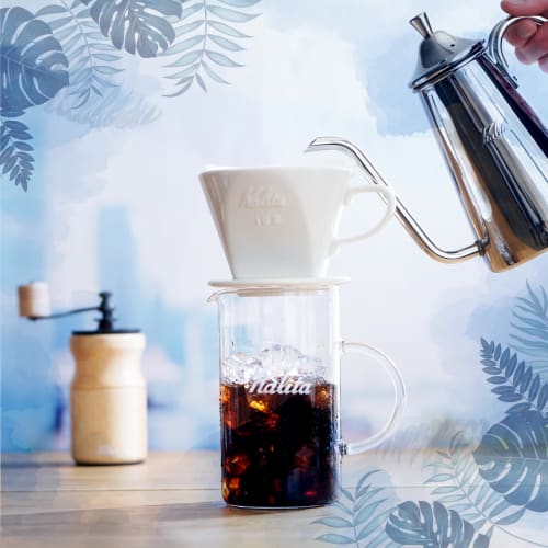 Kalita Coffee Dripper, a three-hole design with a fast brewing speed that extracts the full flavor before any impurities are released. Excellent heat