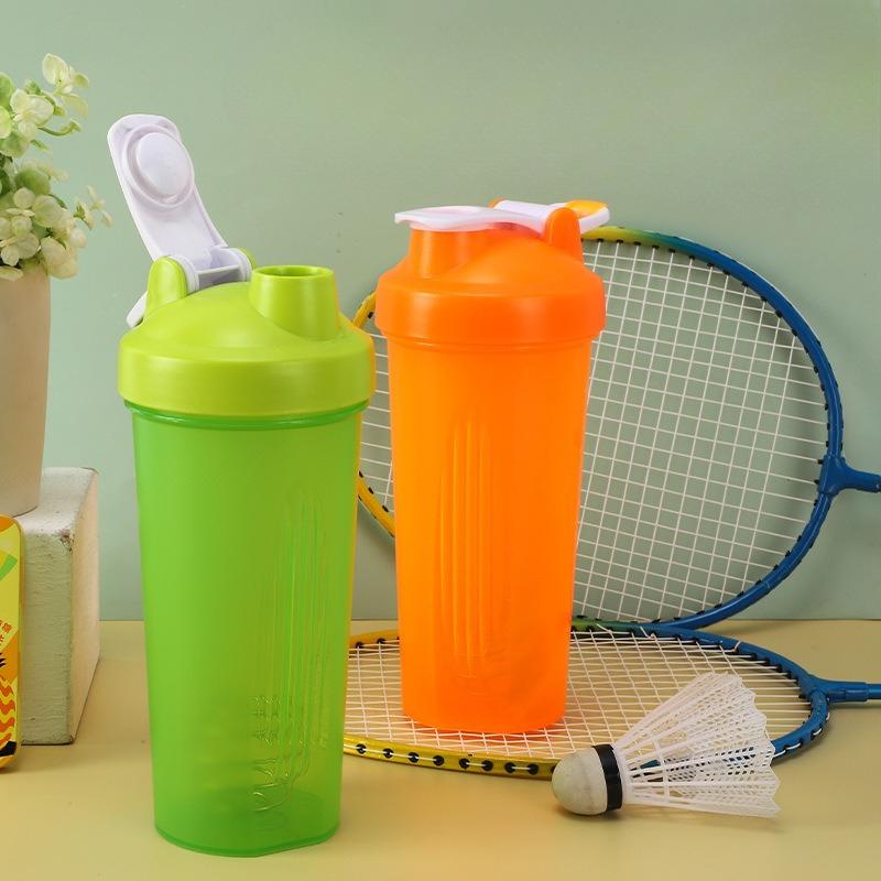 600ml Plastic Sports Water Cup with Scale Cap, Portable Outdoor Fitness Protein Powder Shaker Cup