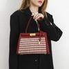 Rote Hochzeits Tasche 2024 neues Modell für Damen, Nischen Braut Tasche, Karomuster Pendler Kelly Tasche, Nischen Tragetasche