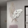 Trójwymiarowa żelazna dekoracja ścienna z piór z zegarem do dekoracji sofy i sypialni