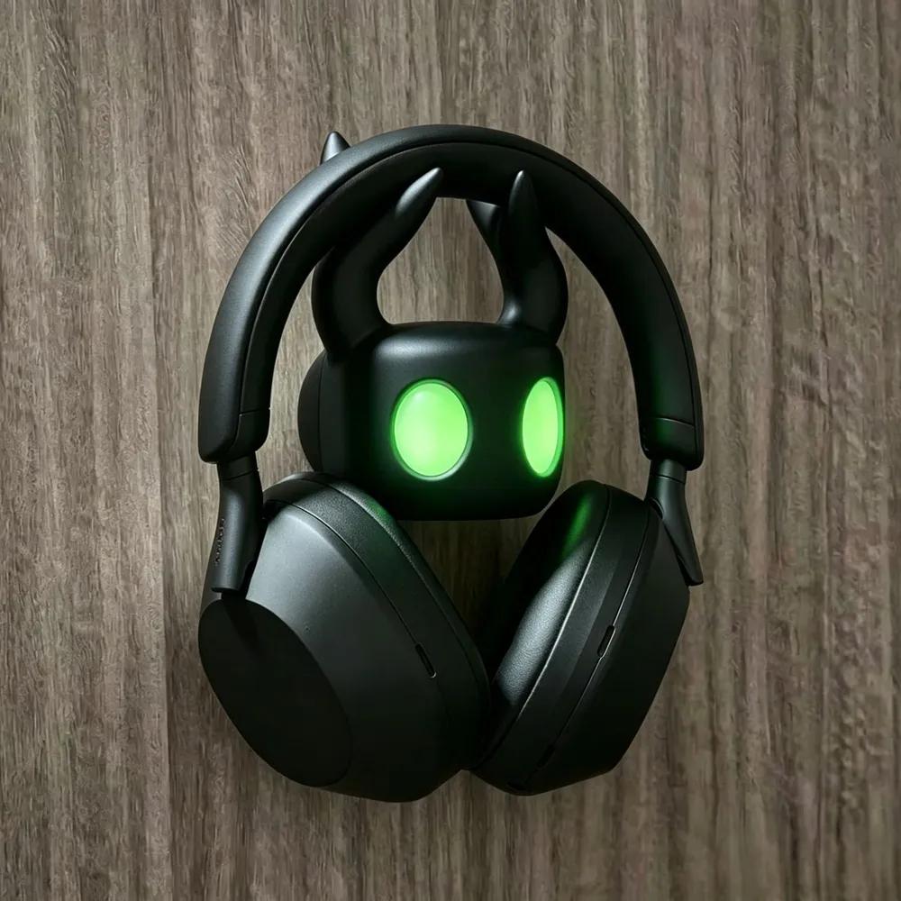 Headphone stand in the form of a game character, collectible figure-decor for gamers and desk1 pc