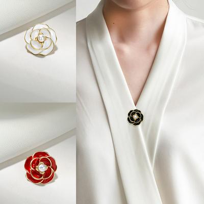 Camellia Anti-Light Artifact Neckline Small Brooch Women'S Exquisite Pearl Brooch Pin Hidden Button Fixed Clothes Accessories