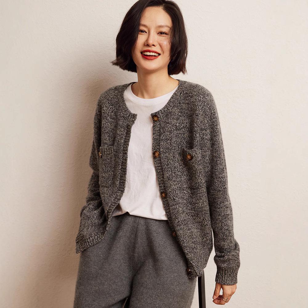 Women's Retro Floral Button-Up Cashmere Cardigan - Round Neck, Thick, Double Pocket, Slimming Knit Sweater for Autumn/Winter