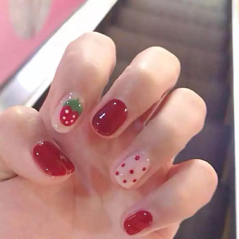

Strawberry Red Detachable Nail Art False Tips - Wearable Spring/Summer Design