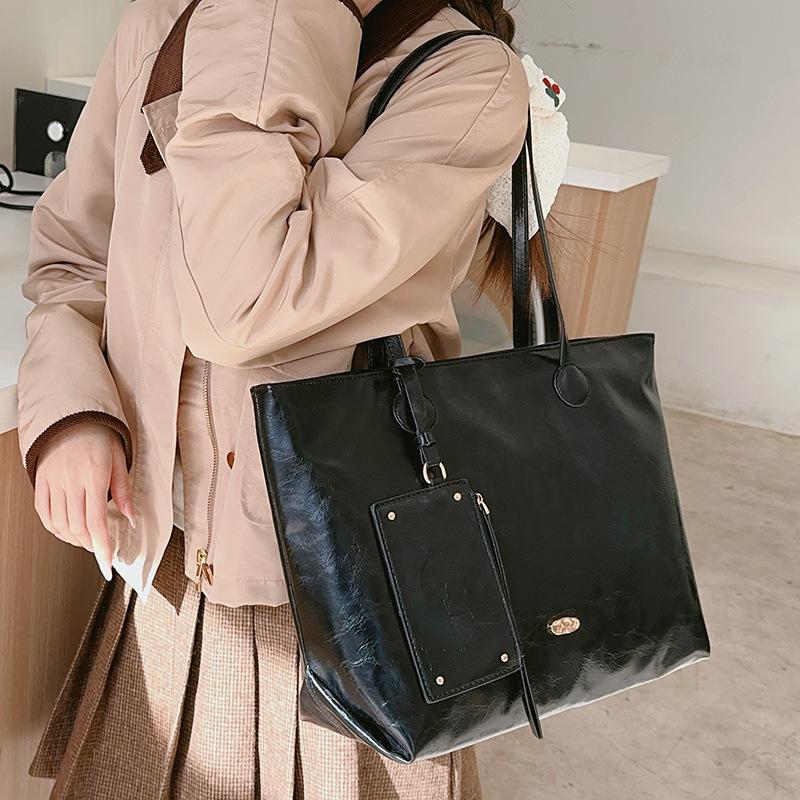 Commuting Simple and Fashionable Bag, High-end Quality, Large-capacity Single-shoulder Armpit Bag
