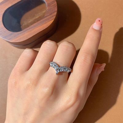 Sparkling Diamond Crown V-shaped Ring  Silver Plated White Gold Horse-eye Diamond Ring For Lady Party Birthday Jewelry Gift
