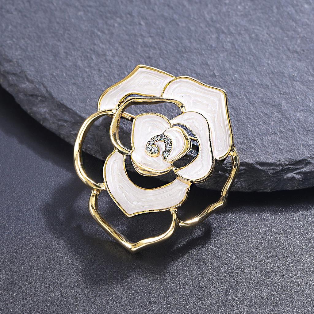 High-end Fashion Hollow Camellia Brooch Niche Design Light Luxury Versatile Blazer Pin with Accessories