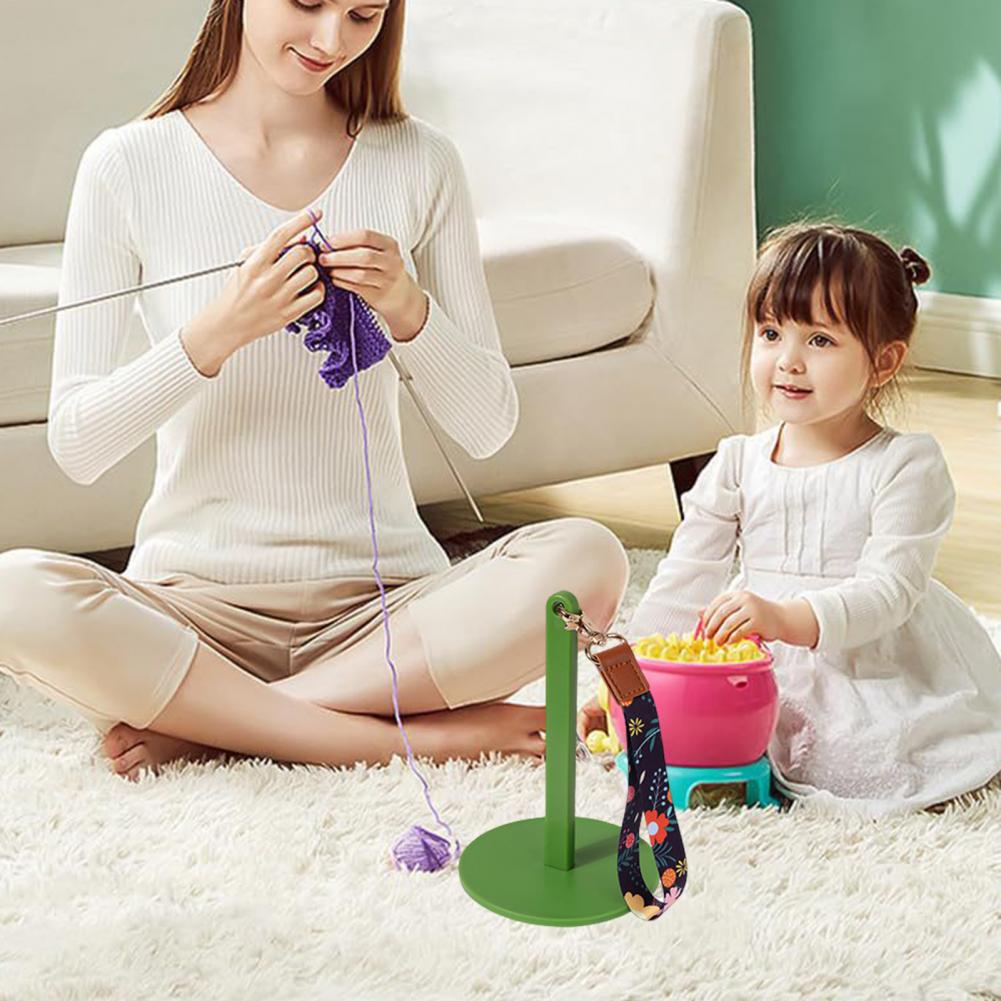 Garnhalter aus Kunststoff Tragbarer Garnhalter Handgefertigt Tragbarer Handgelenk-Garnhalter mit Lanyard Häkel-Ballwickler zum Stricken