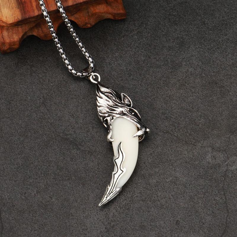 Chinese Fashion Personality Creativity Versatile Imitation Wolf Tooth Necklace Men And Women Resin Pendant Street Rock Jew