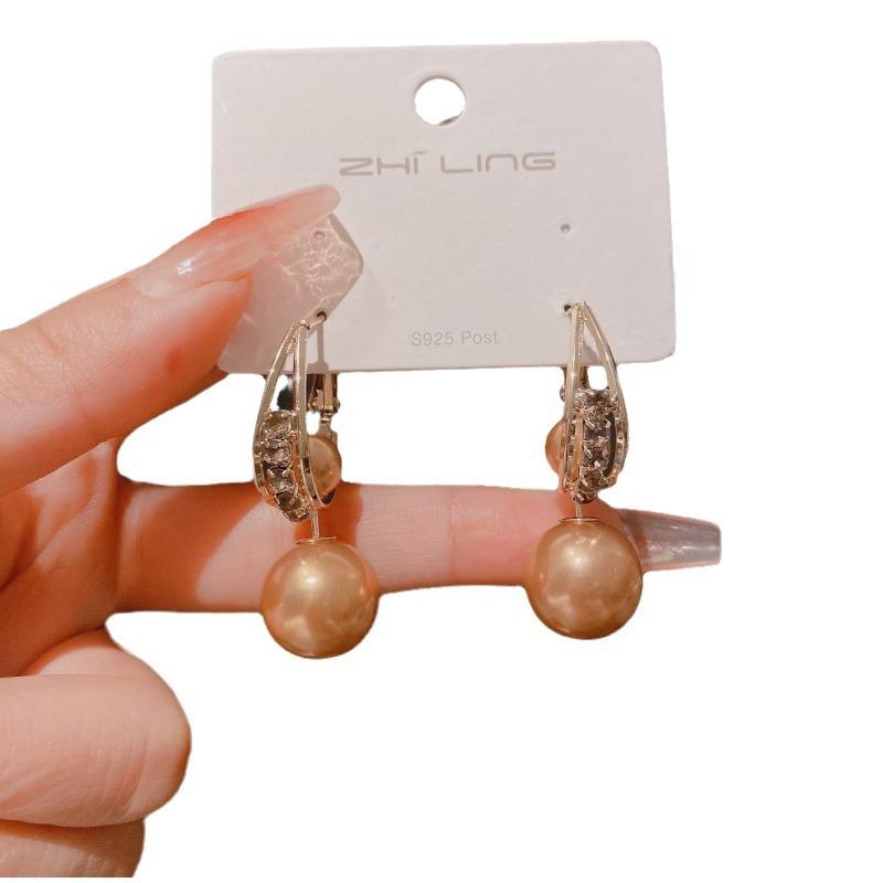 Korean Light Luxury Celebrity Style Simple One Wear Champagne Pearl Earrings Exquisite Niche Design Fashion Earrings