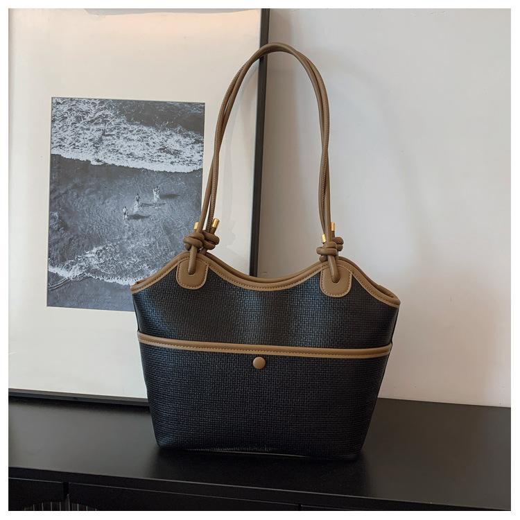 

Модная женская сумка-тоут большой вместимости в виде овощной корзины, новинка 2025 года, ретро-нишевый дизайн, сумка-тоут, сумка-мессенджер для通勤 чёрный