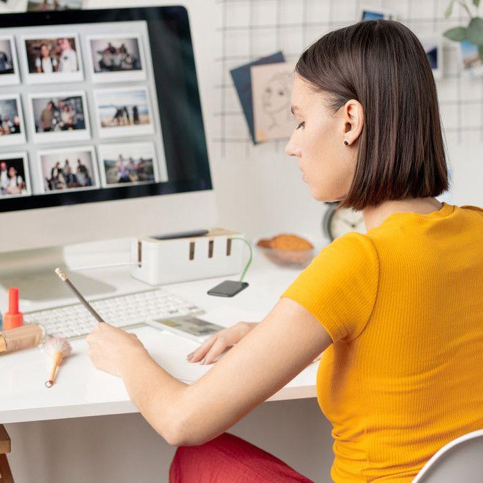 Relaxdays קופסת מסתור כבלים, ל-2 מפצלי חשמל, מכסה עץ, פלסטיק, גובה/רוחב/עומק : 11,5 x 30,5 x 12,5 ס"מ, לבן