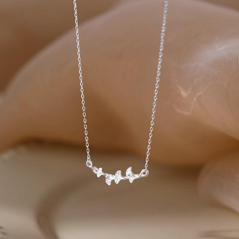 Necklace Female Year Apricot Leaves Light Luxury Premium Valentine's Day Gift for Girlfriend