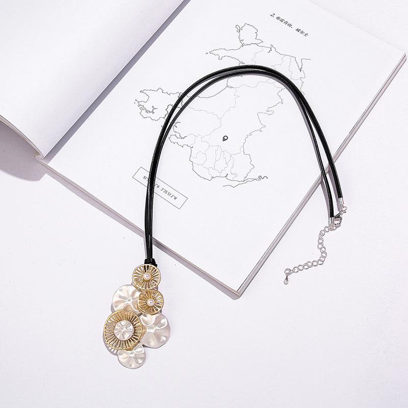 Fashion Versatile Sweater Chain Round Geometric Metal Trend Premium Ladies Long Necklace