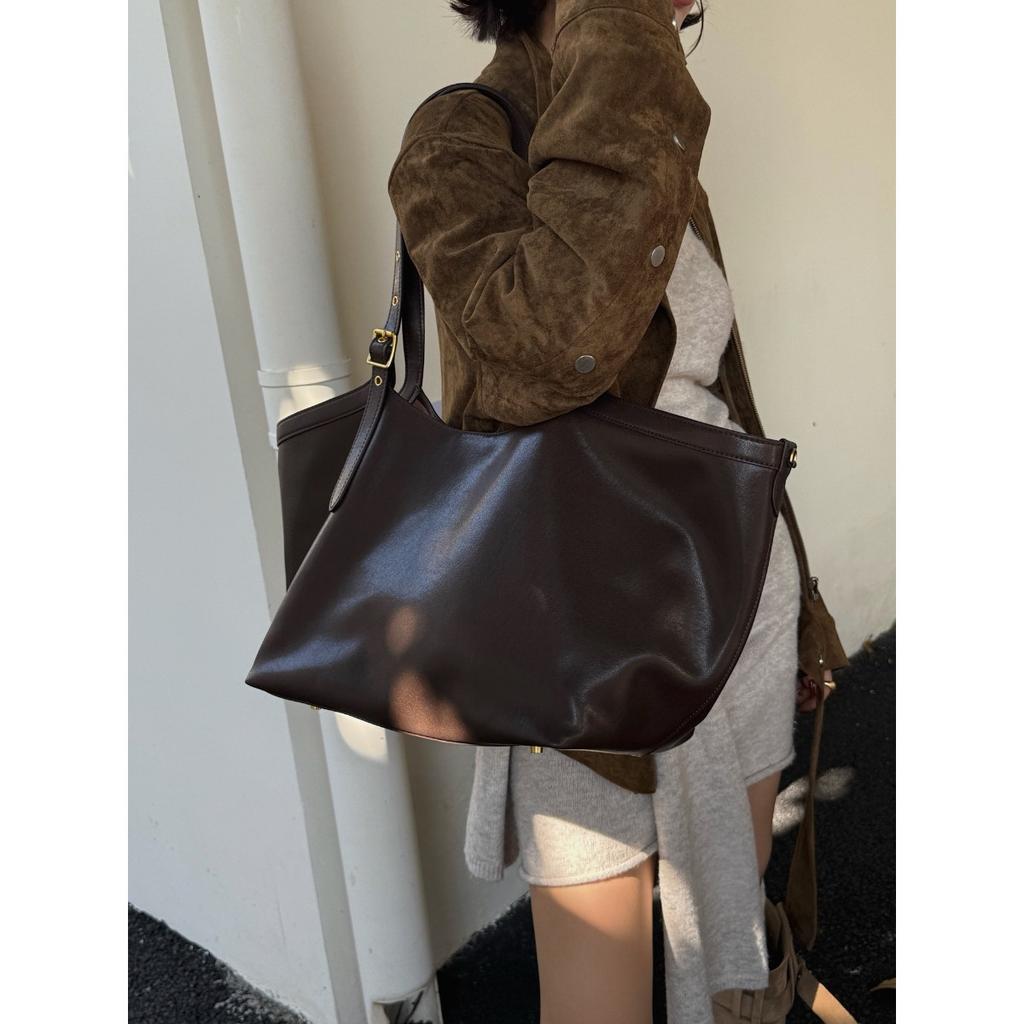 2026 New Tote Bag Large Capacity Commuter Bag Fashion Armpit Shoulder Bun Mother Bag Shopping Bag Leather Women's Bag