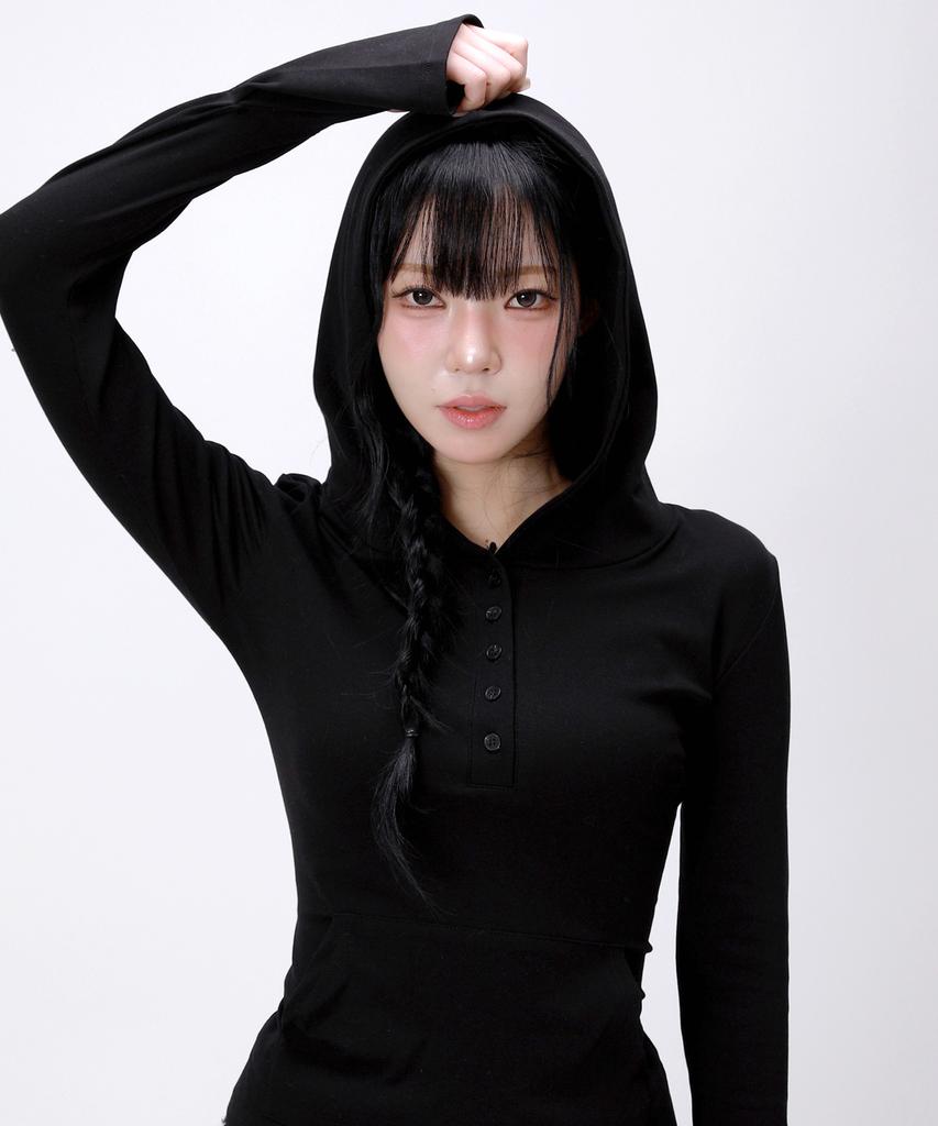 LIKE THE MOST Fingerhole Hooded Henley Neck Slim T-Shirt_Black