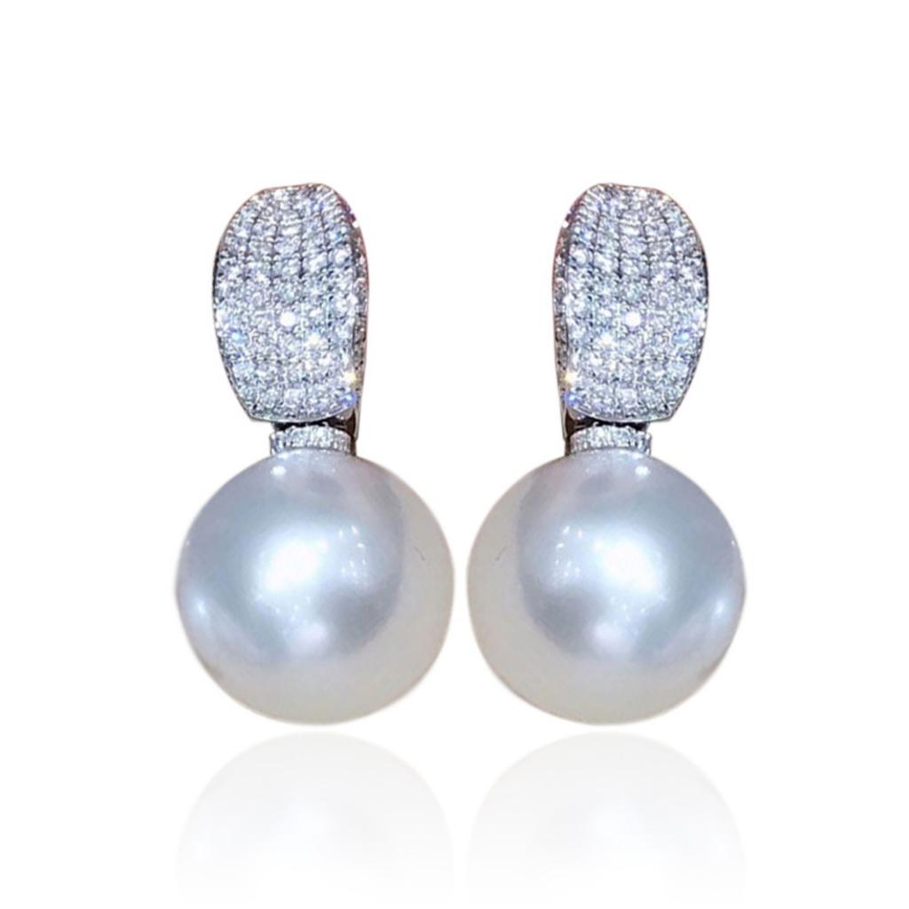 Pave Clear Stone Curved Buckle Drop Pearl Earrings Glossy Round Pearl Dangle Click Ear Rings for Women Elegant Formal Jewelry