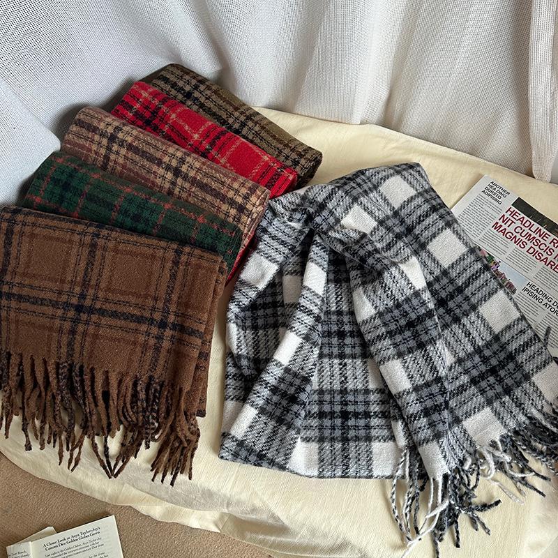 Luochi Korean-Style Retro Plaid Scarf: Warm, Versatile, and Stylish Shawl for Women, Perfect for Autumn/Winter.