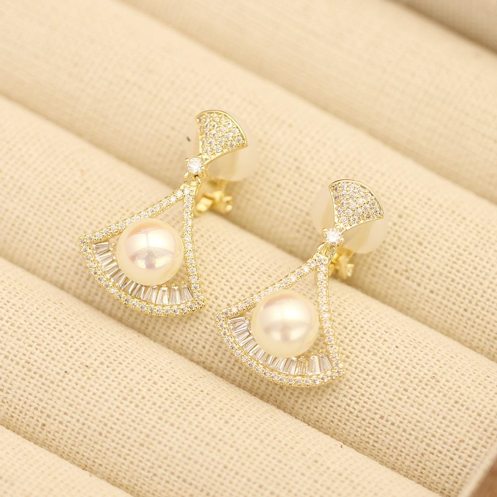 Classic fashion versatile diamond fan earrings gold-plated two-color pearl earrings without pierced earrings women's earrings