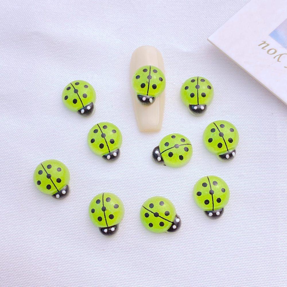 50 Stück Neue Süße Harz 8*10mm Mini Siebenstern Marienkäfer Serie Flache Rückseite Maniküre Teile Verzierungen Für Haarspangen Accessoires