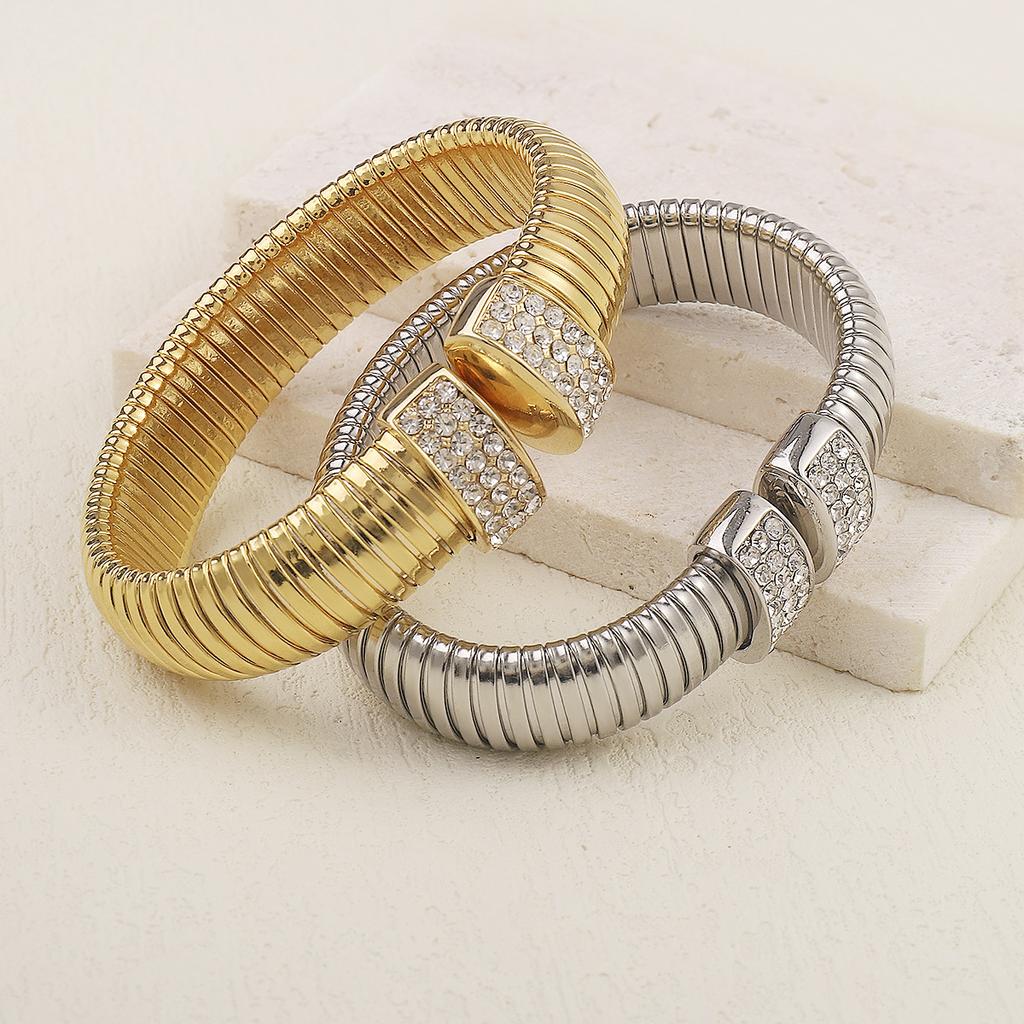 Nerezový náramek světle luxusní menšinový pruhovaný středověký vintage textura hip hop kubánský náramek