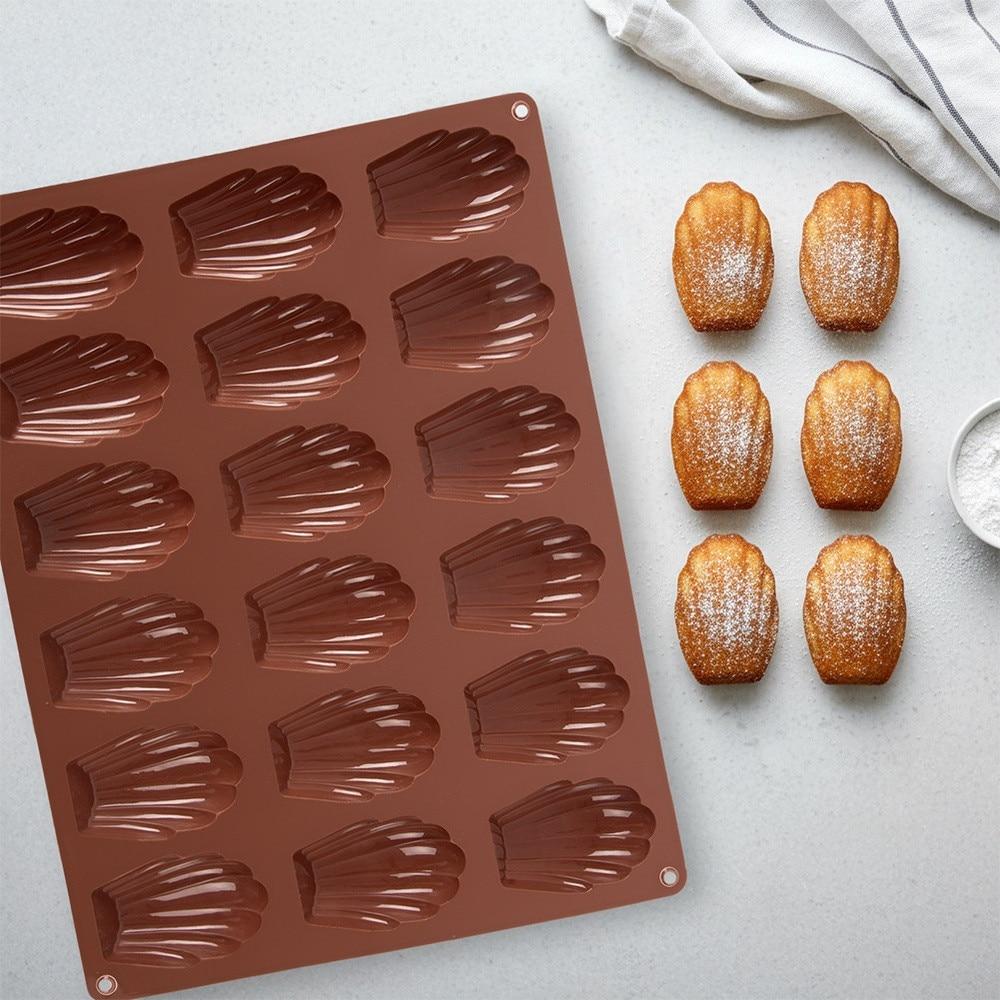 Silicone Baking Mold 18-Cavity Madeleine Pan Shell Shape Chocolate Mold Non-Stick Easy Release Temperature -40°C to 220°C Brown