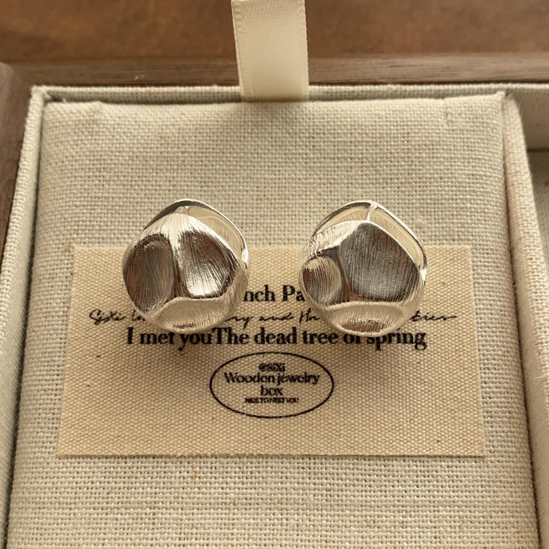 Ancient silver three-dimensional round spherical stud earrings, unique cold brushed earrings, earrings.