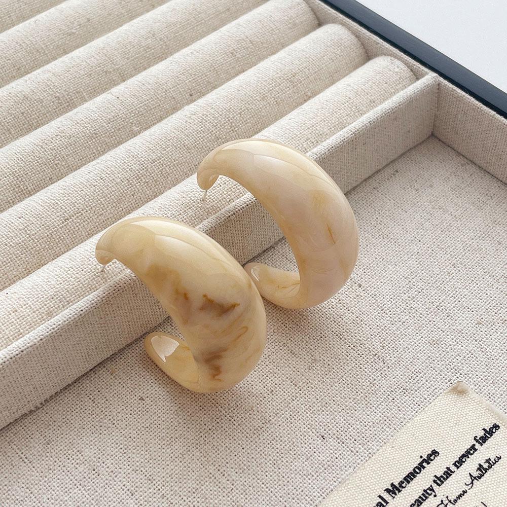 Liu Yifei Style Resin Ear Cuffs: s925 Sterling Silver Needle, Versatile and Fashionable Earrings for Women.